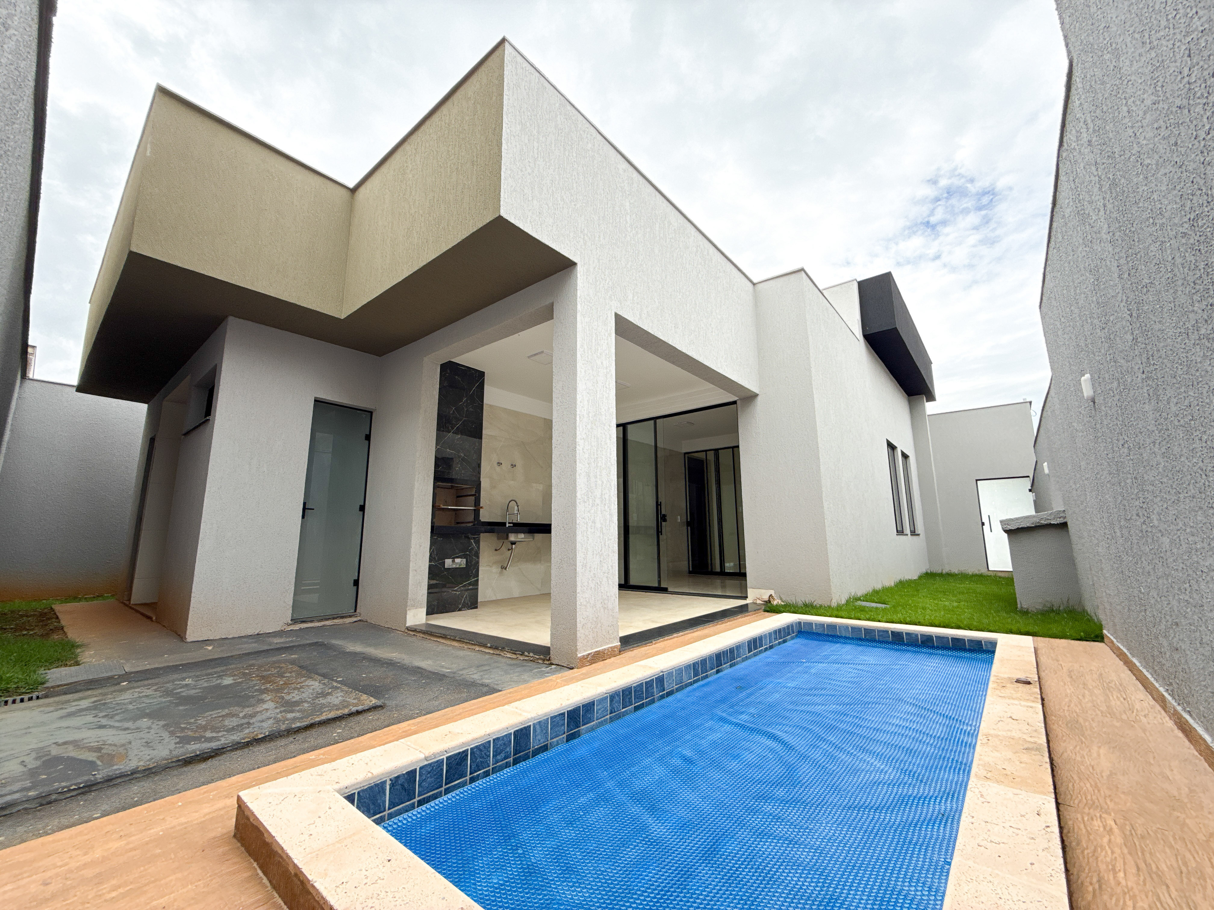 Casa térrea no Jardins Bolonha à venda – 153 m², 4 quartos e piscina