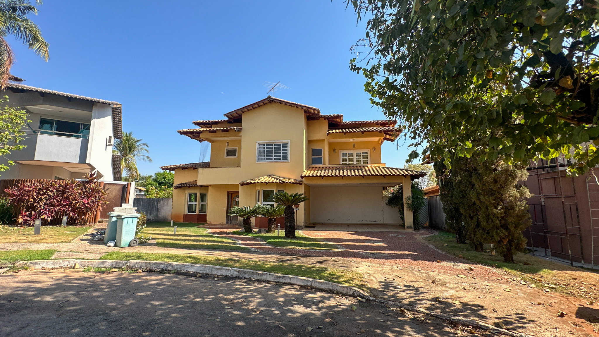 Sobrado com 3 Suítes e Quintal à Venda, 312 m² – Portal do Sol, Goiânia