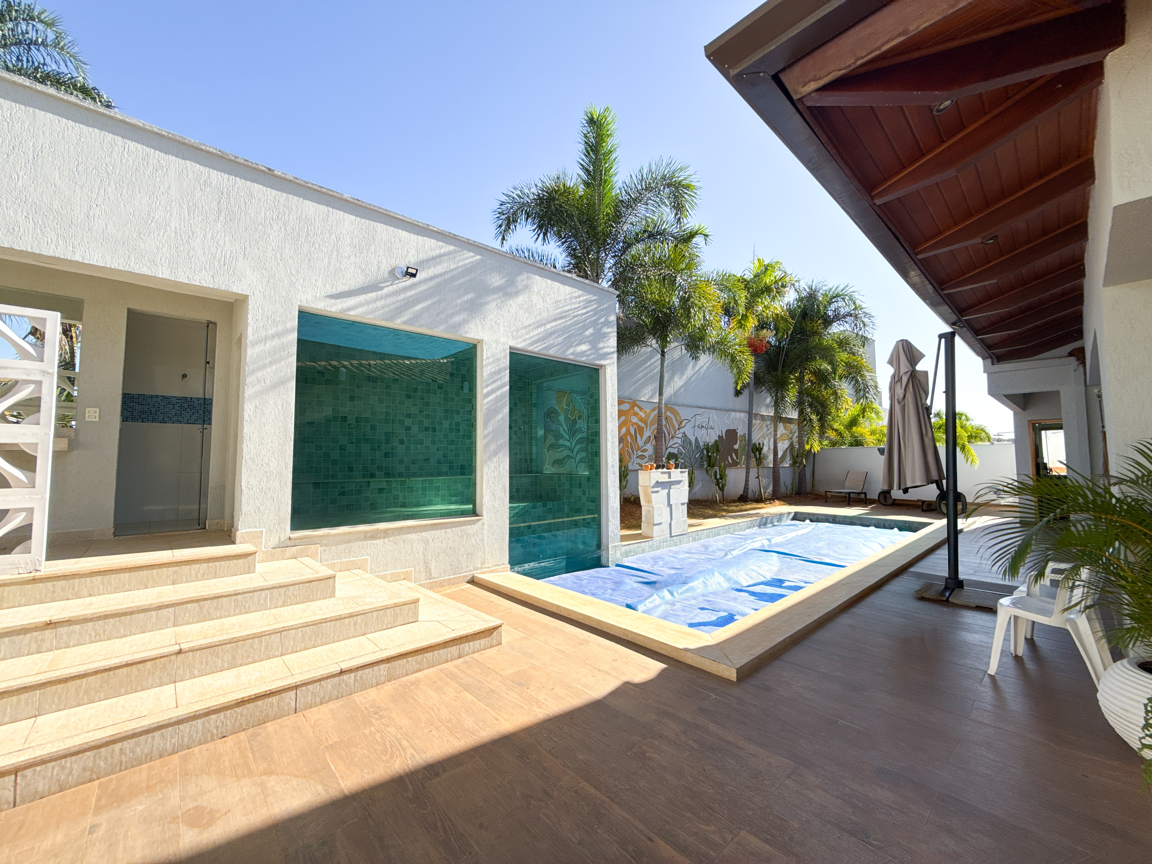 CASA TÉRREA NO ALPHAVILLE CRUZEIRO DO SUL – 420 m², 4 SUÍTES E AMPLO LAZER | À VENDA