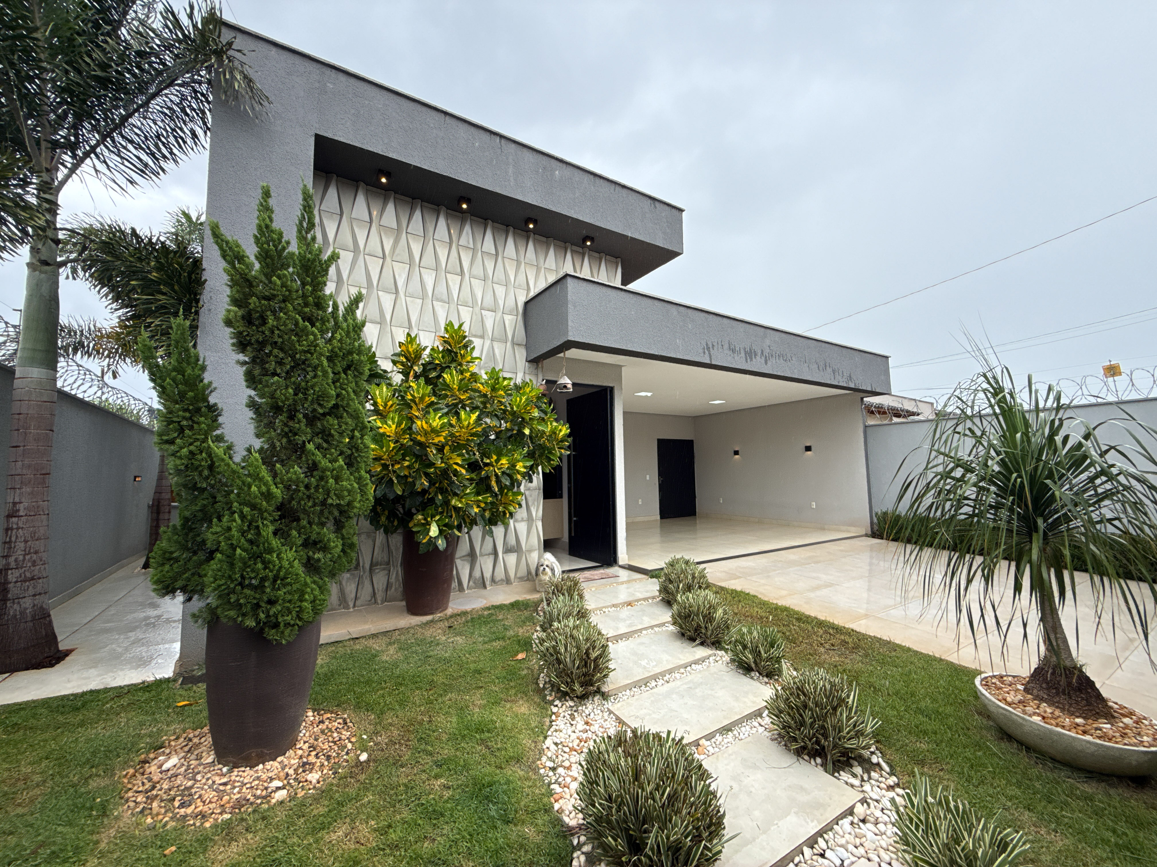 Casa com 3 Quartos à Venda, com Piscina Aquecida, 200 m² – São Francisco, Senador Canedo