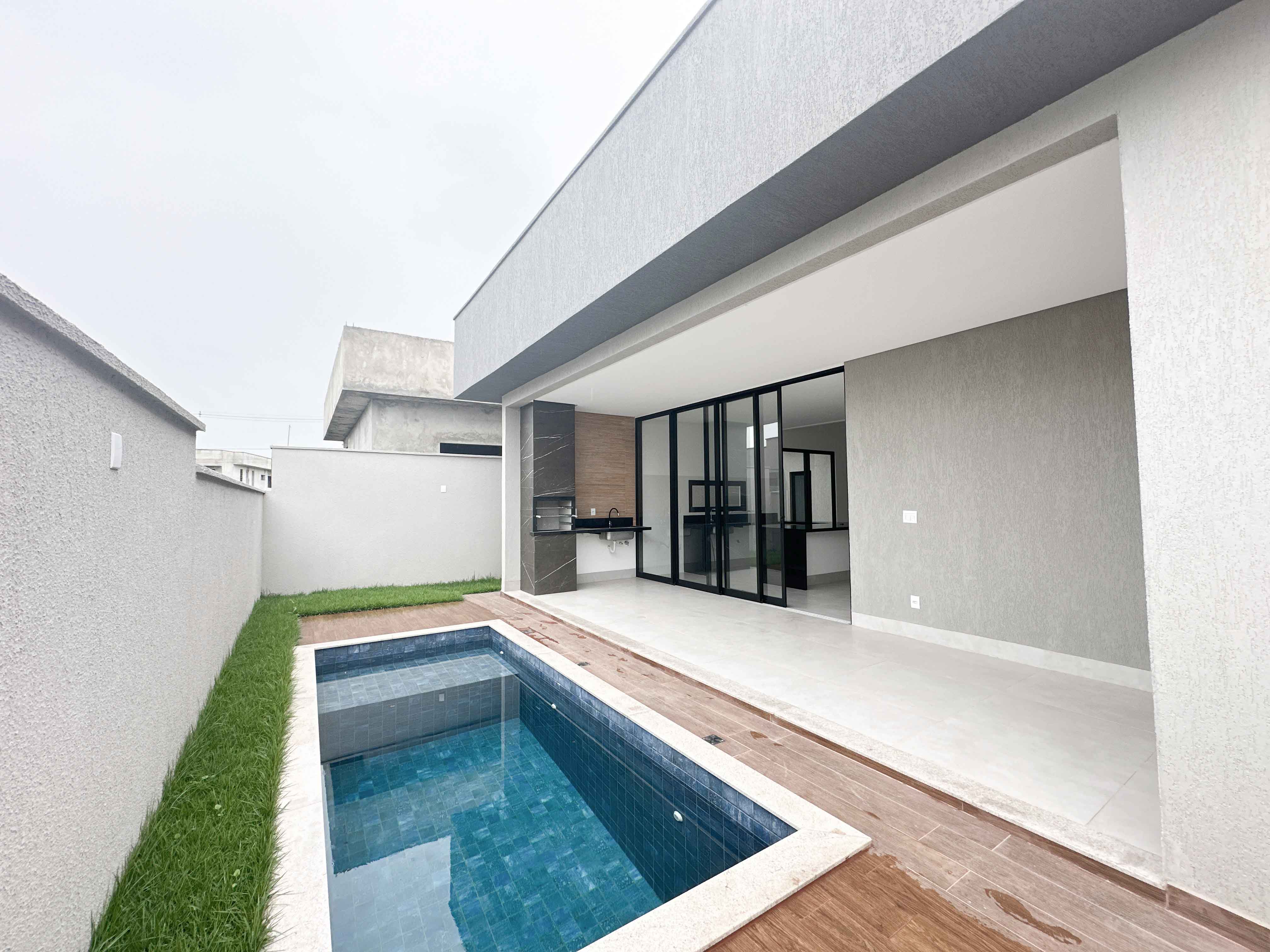 CASA TÉRREA NO JARDINS BOLONHA – 158 m², NOVA, COM PISCINA E LAZER COMPLETO | À VENDA