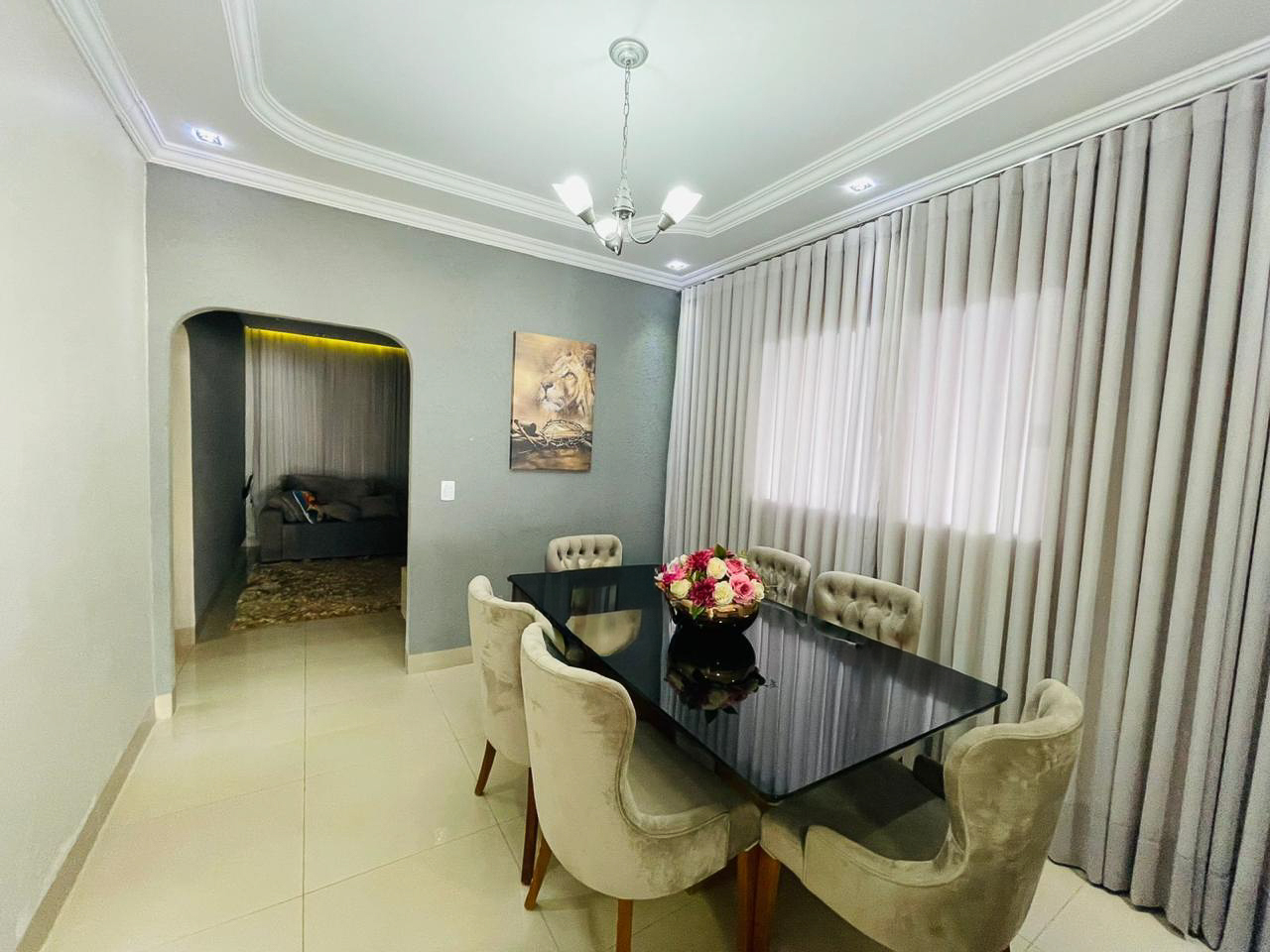 Casa com Suíte, Quintal Amplo e Garagem para 5 Carros no Jardim Canedo I