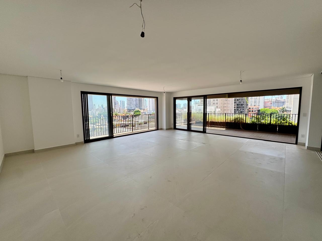 Apartamento de 265 m² com 4 Suítes e 3 Vagas no Setor Bueno | Deck 23