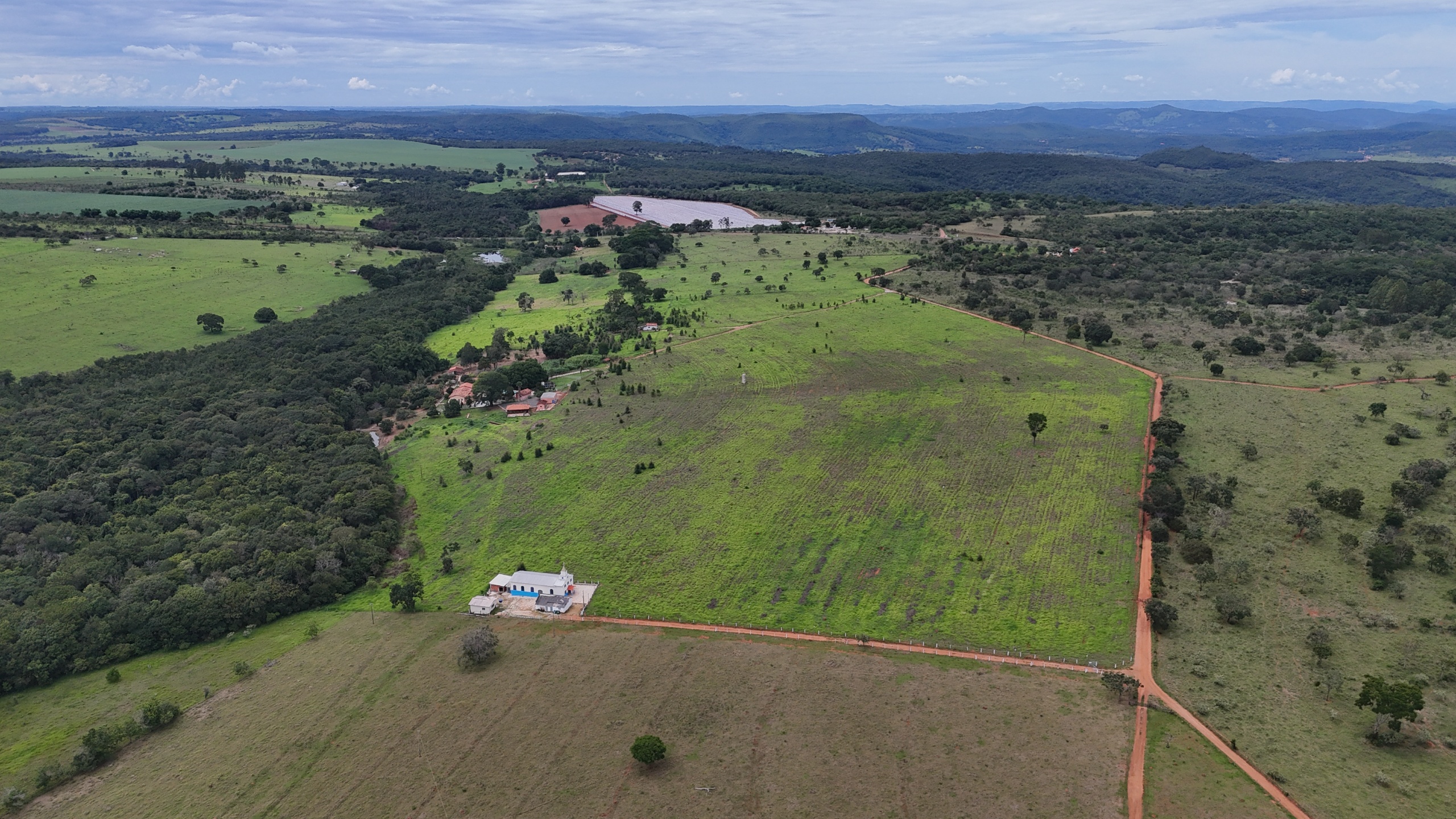 Chácara de 33 Hectares com Represa, Piscina Aquecida e Casa-Sede | Corumbá de Goiás