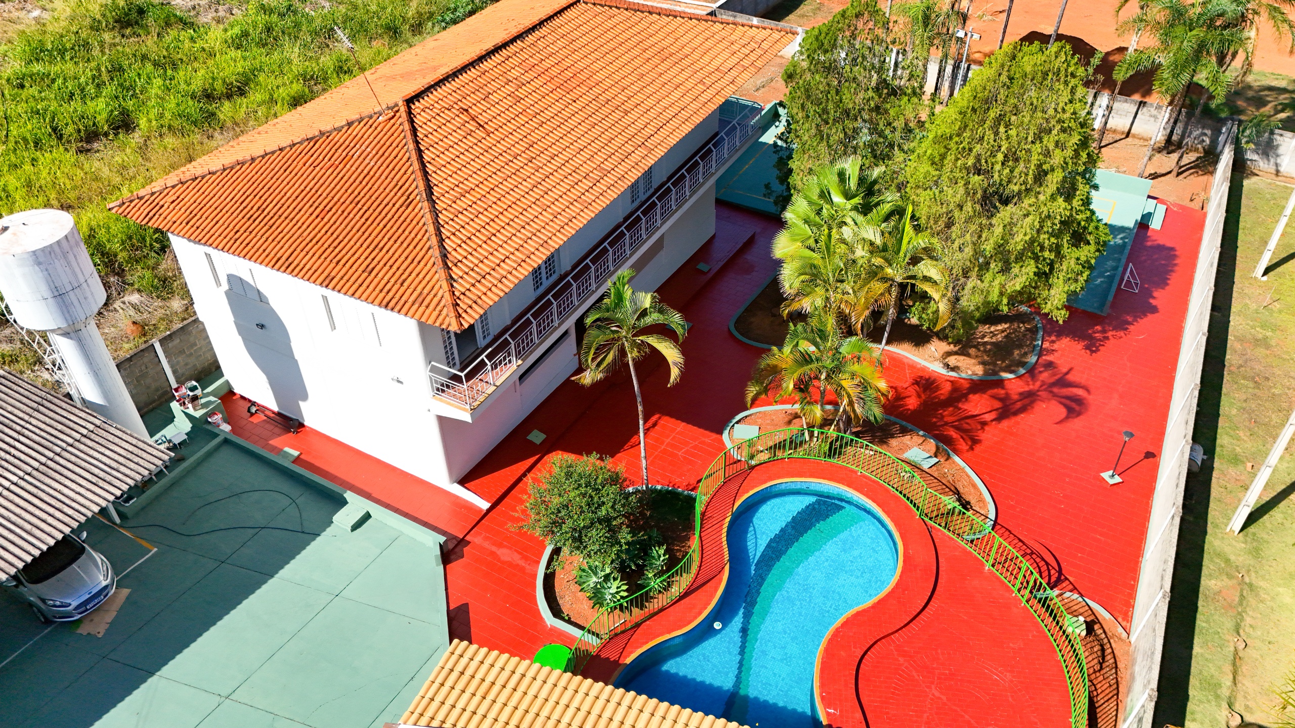 Casa em Condomínio com 4 Quartos, Quadra Poliesportiva e Terreno de 1.300 m² | Parque dos Cisnes