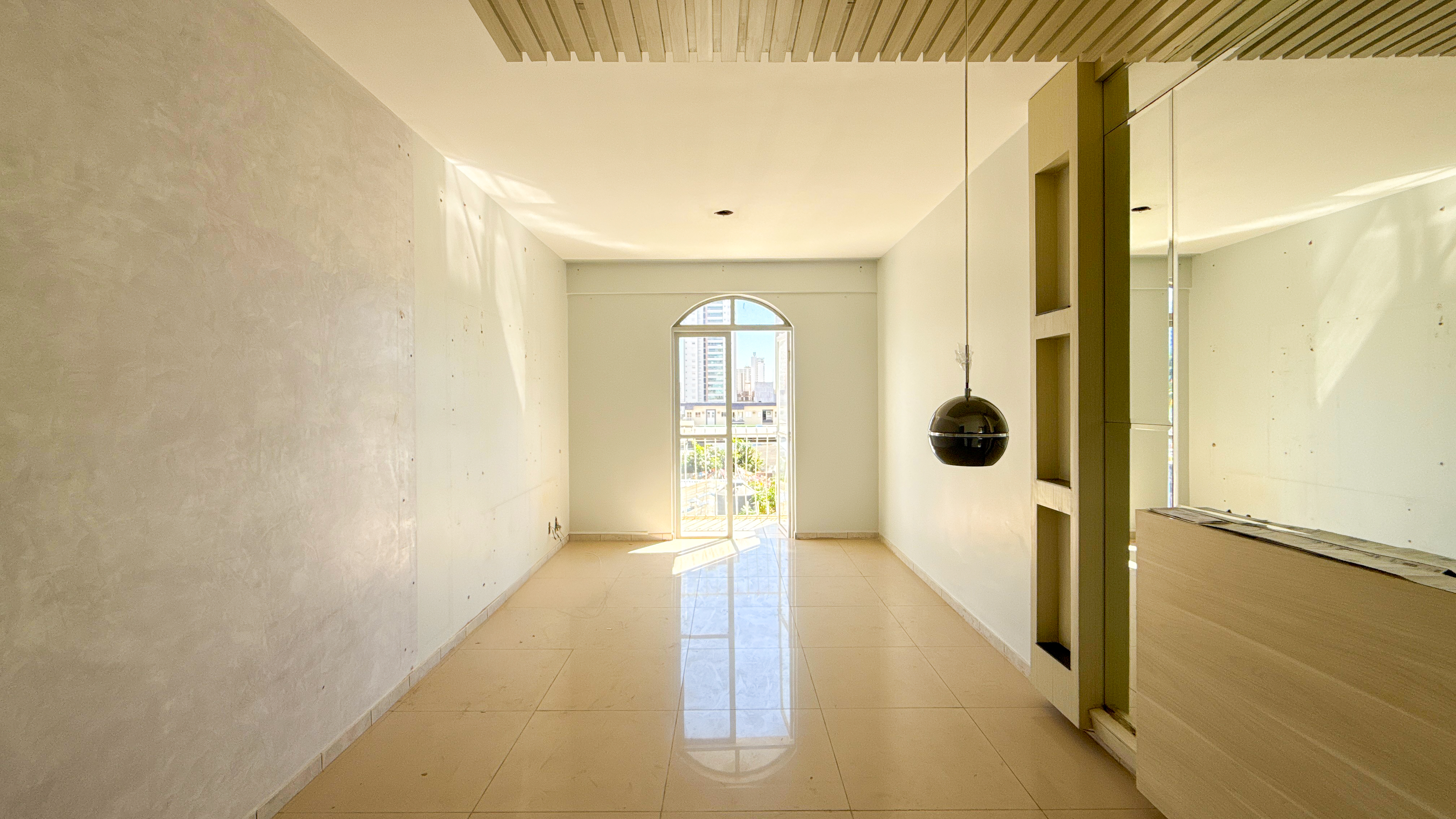 Apartamento no Setor Bueno com 2 quartos e varanda | Excelente localização
