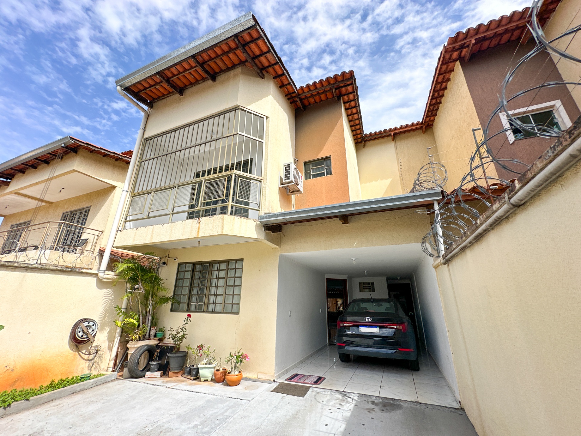 Sobrado com edícula à venda no Jardim Vila Boa – amplo terreno e excelente potencial
