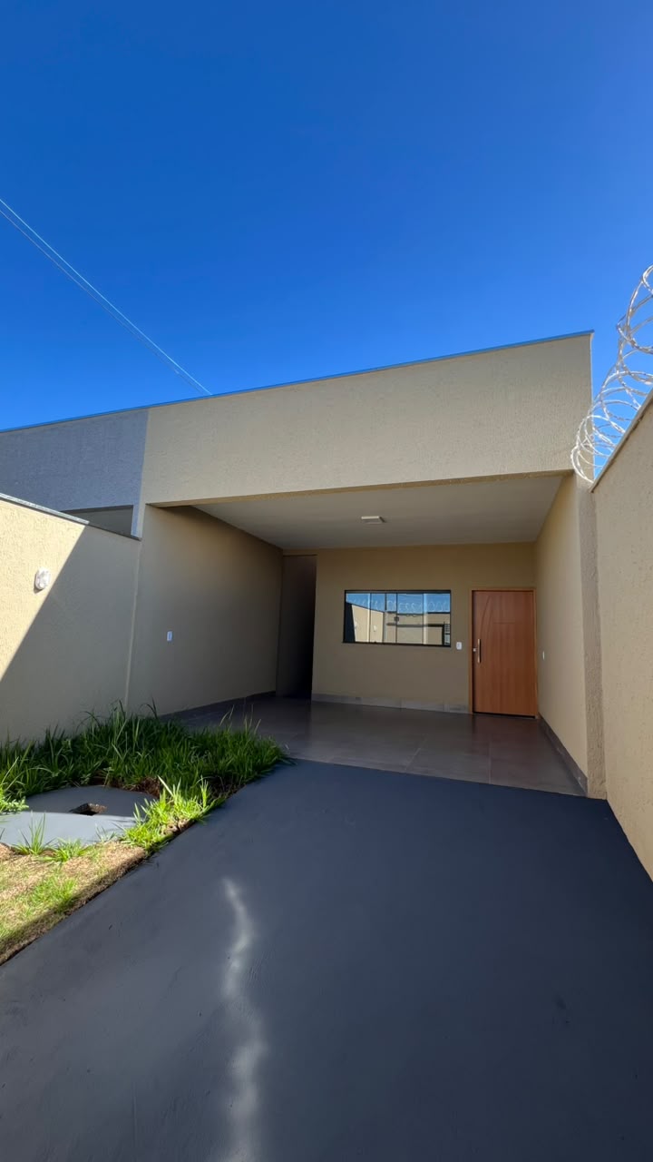 Casa com 3 Quartos, Suíte, Quintal e Pé-Direito Alto à Venda, 95 m² – Setor Finsocial