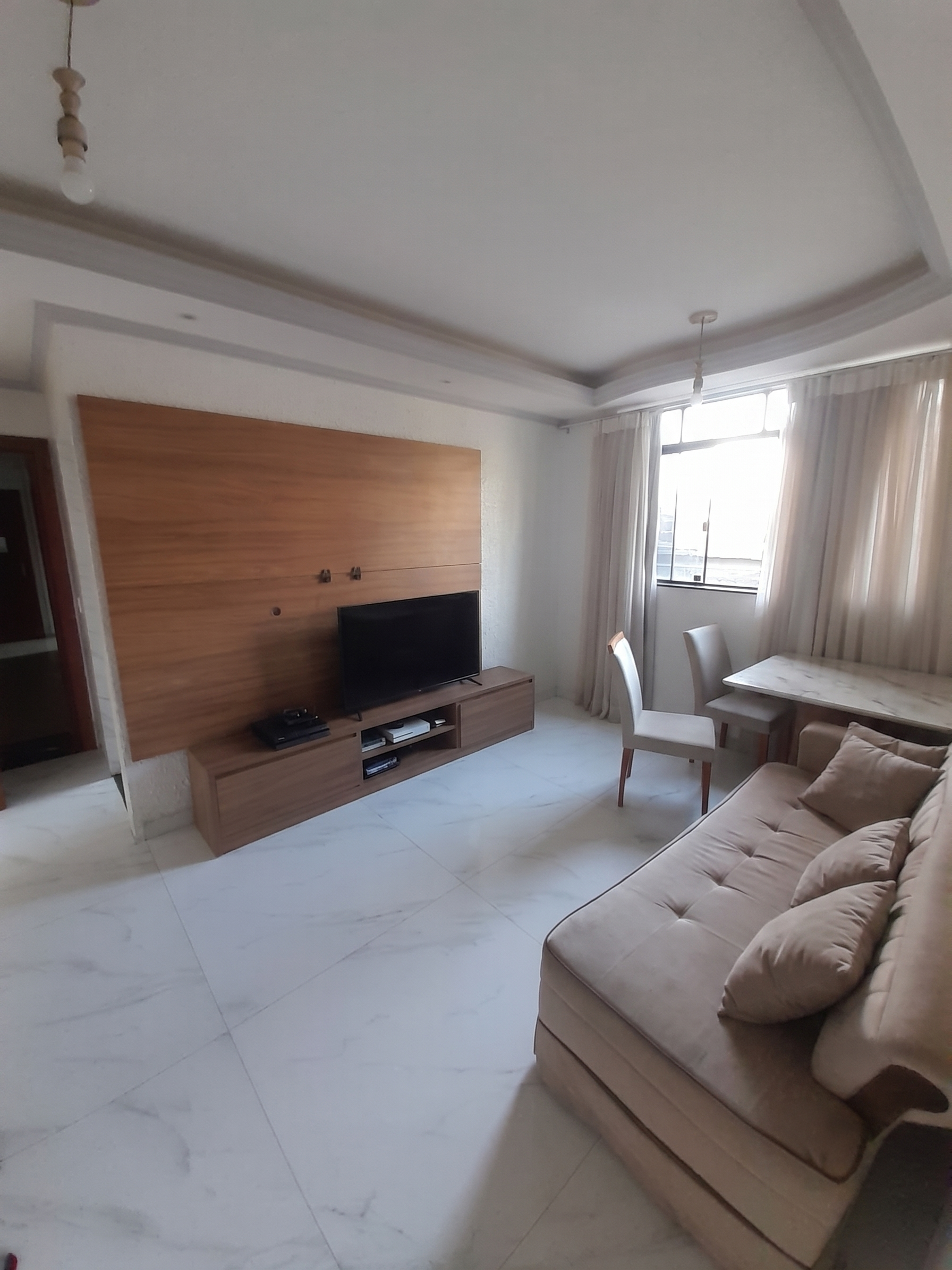 Apartamento Reformado com 2 Quartos e Suíte na Avenida Assis Chateaubriand | Edifício Orquídea