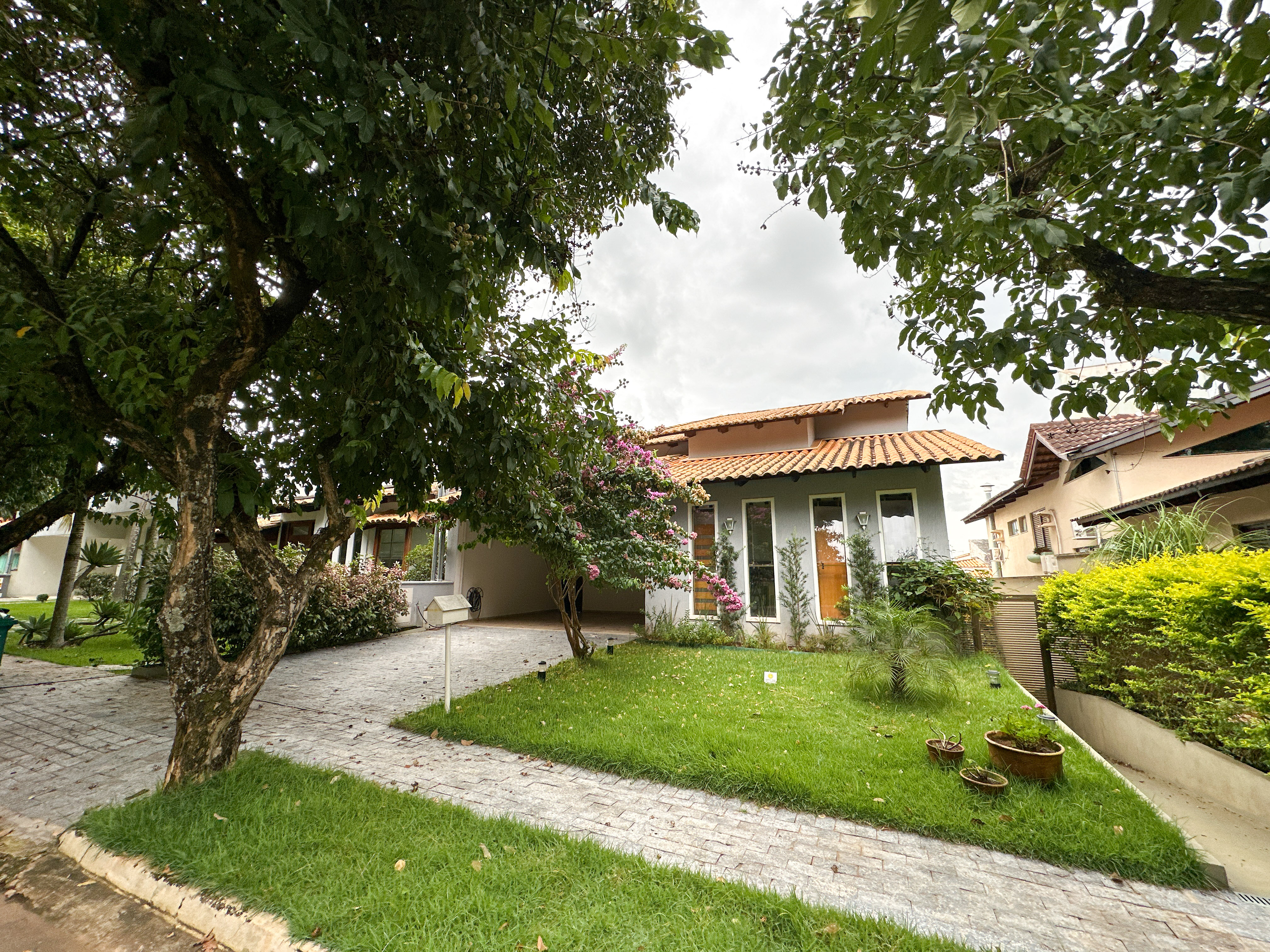 Sobrado no Portal do Sol II à venda – 254 m², 3 suítes climatizadas e lazer gourmet completo