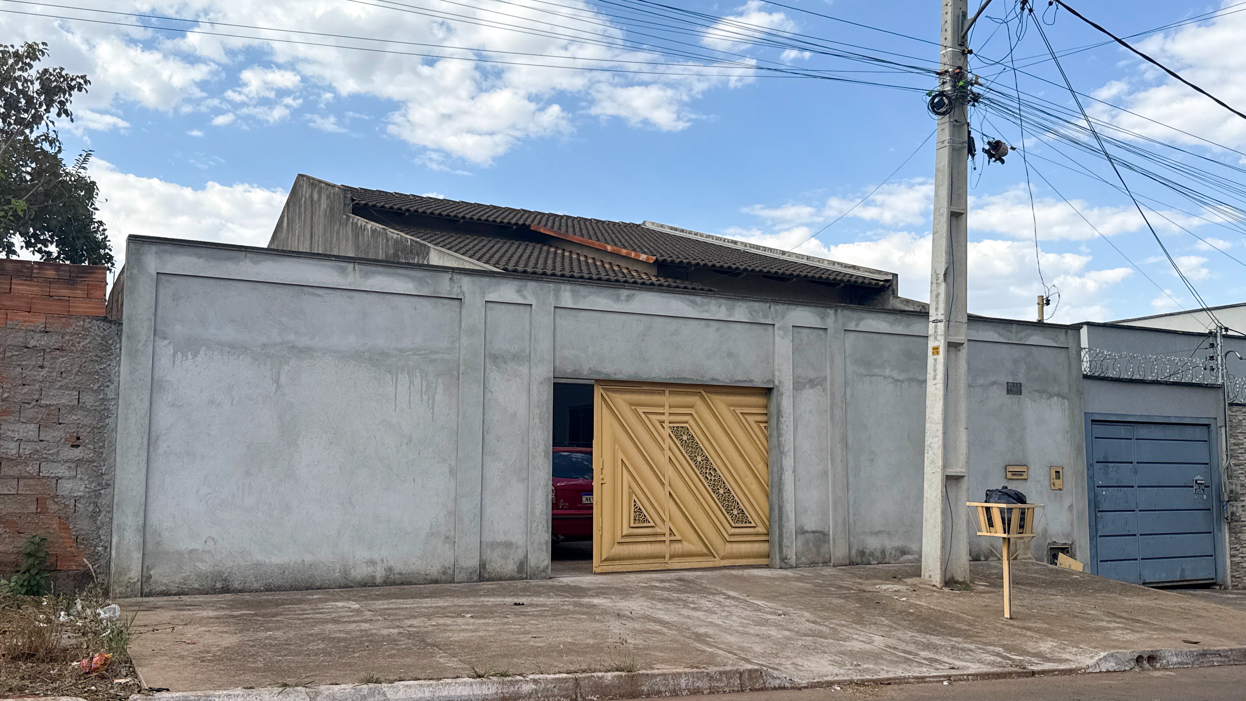 Casa Térrea com 2 Quartos, Suíte e Quintal Amplo | Jardim Colorado