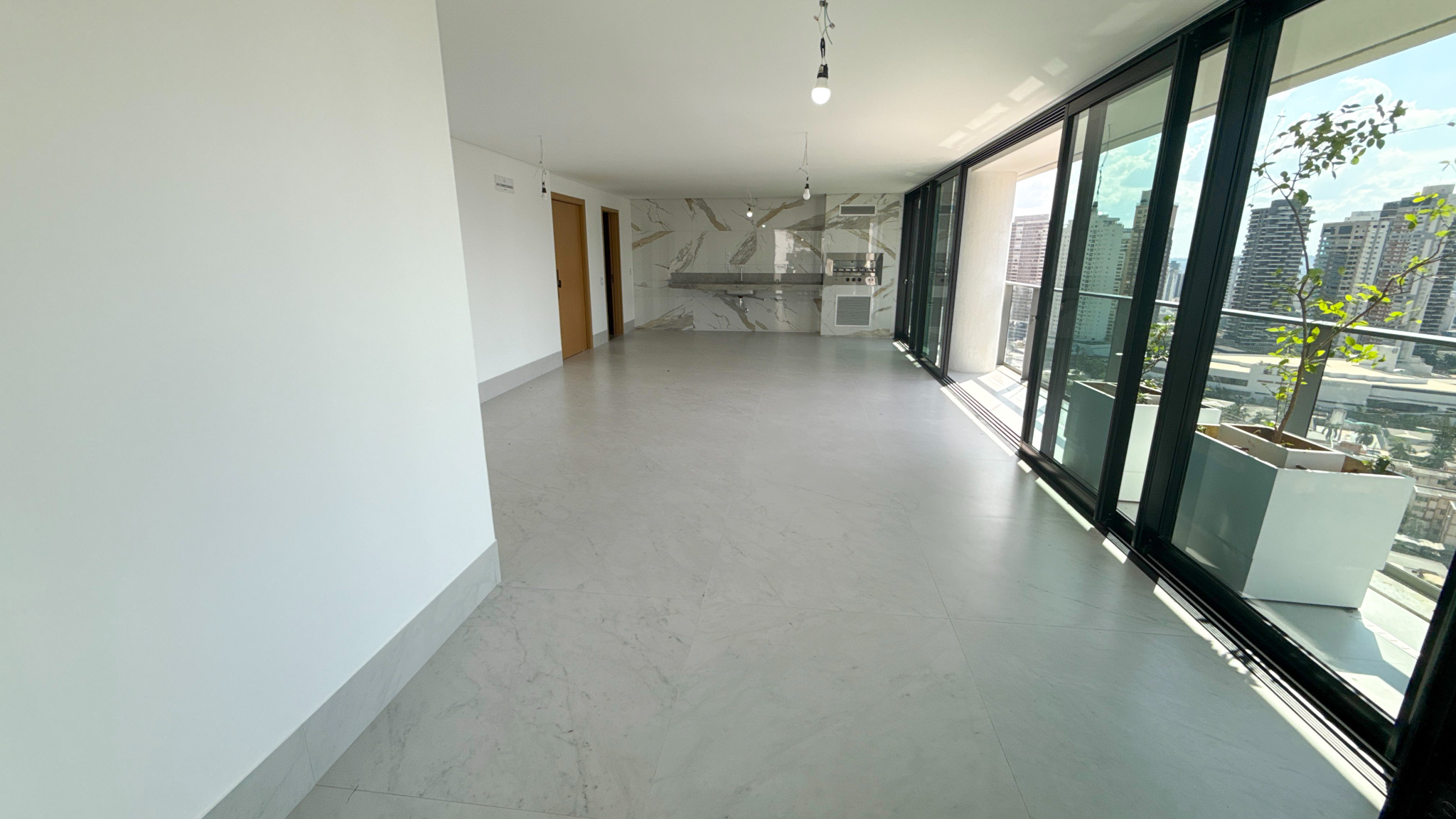 Apartamento de alto padrão com 190 m² à venda no Vigore Marista | 3 Suítes, 4 Vagas e Vista para o Clube de Engenharia