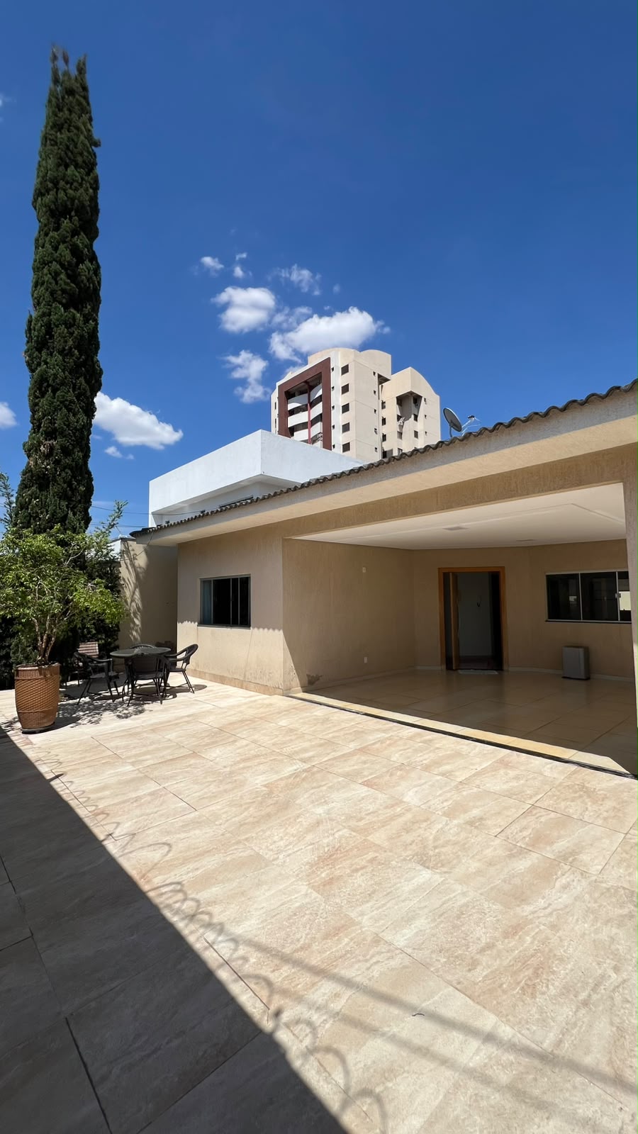 Casa com 3 Quartos, 1 Suíte e 2 Suítes Americanas à Venda, 220 m² – Jardim América
