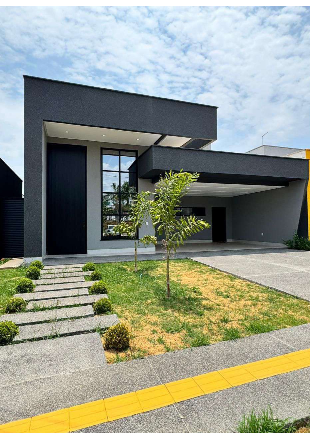 Casa com 3 Suítes e Piscina Aquecida no Condomínio Jardim Veneza | Alto Padrão em Senador Canedo
