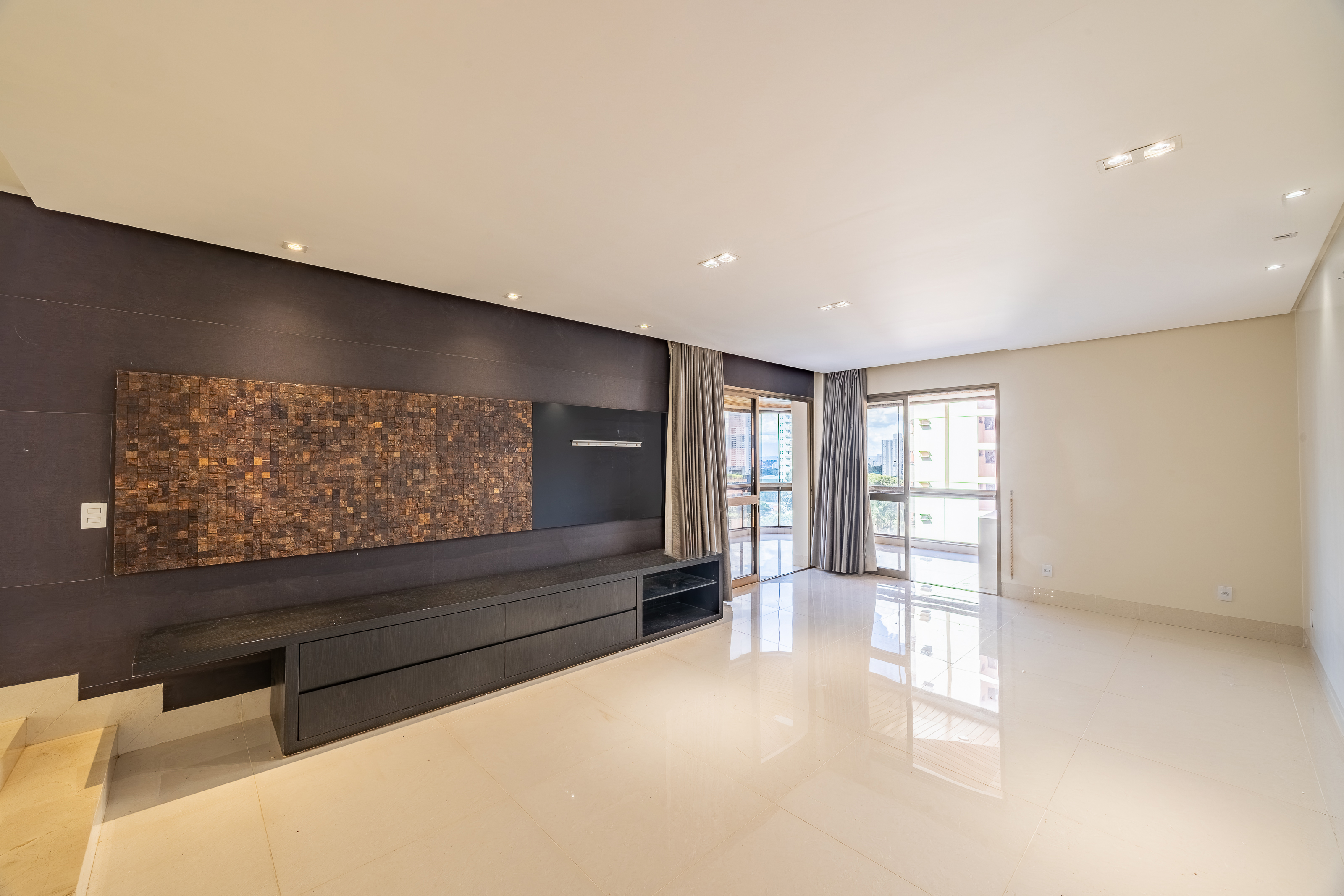 Apartamento Reformado com 4 Quartos e 3 Vagas | Setor Bueno