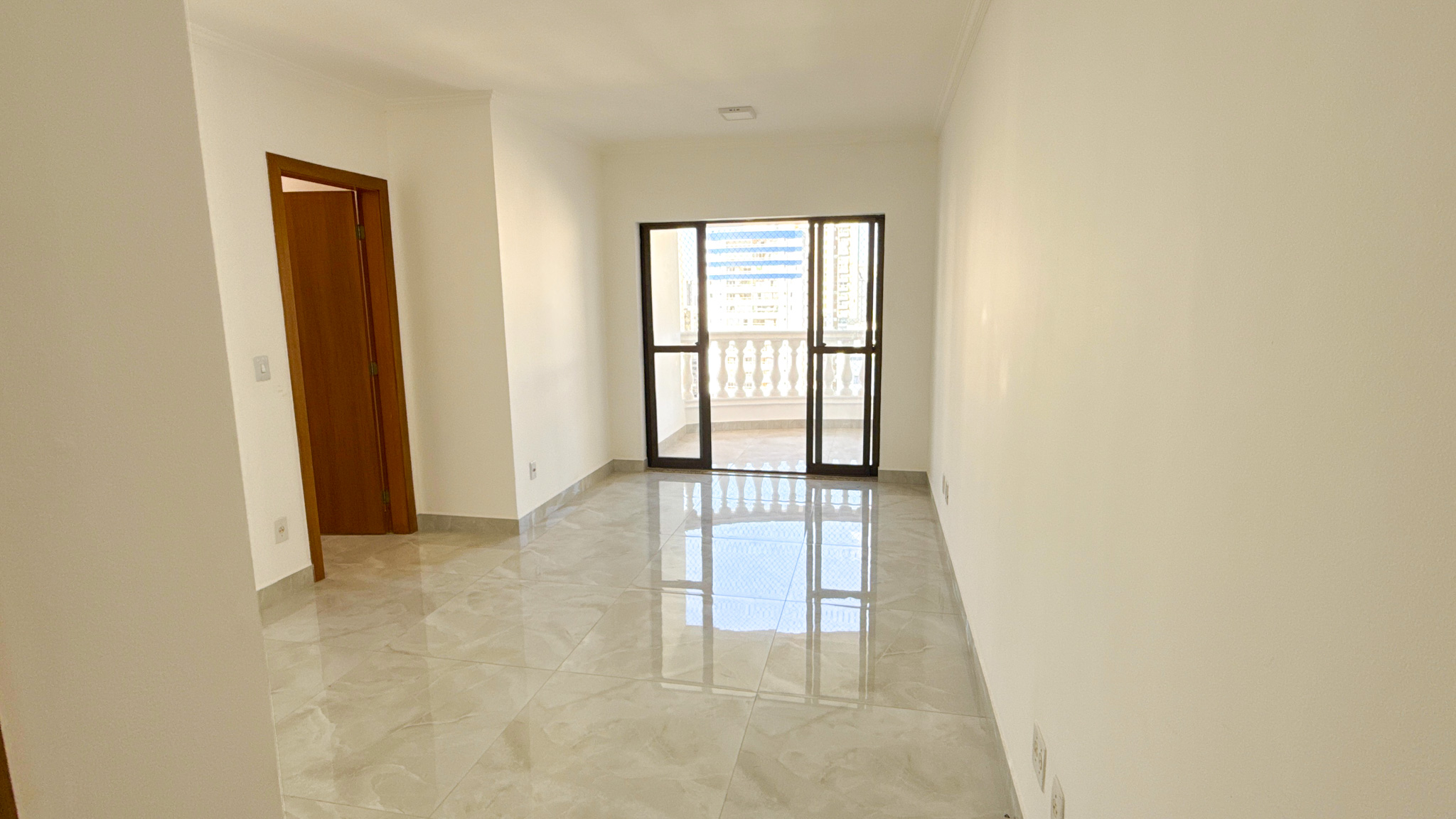 Apartamento Reformado, Nascente e com 2 Vagas | Setor Bueno
