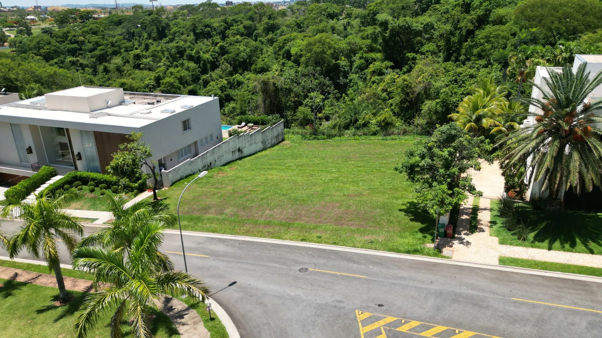 Terreno em Condomínio à Venda, 1.241 m² – Alphaville Ipês