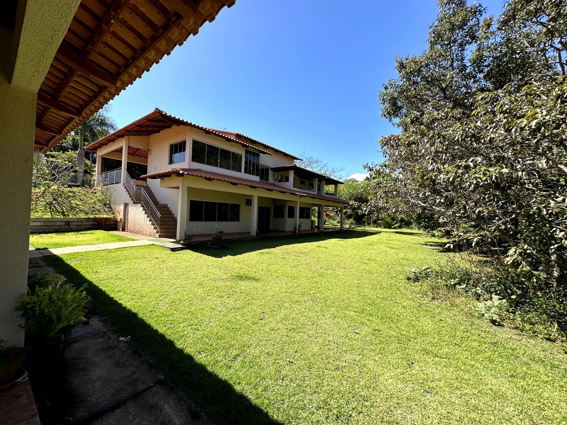 Chácara no Condomínio Alto da Boa Vista à venda com 419m² construídos e 7.094 m² de terreno.