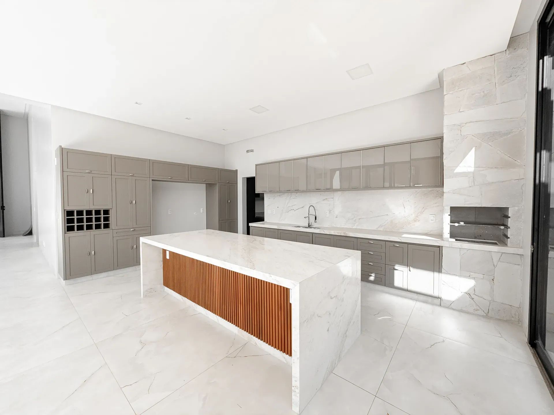 Casa Linear à Venda, 290 m² – Portal do Sol Garden, Goiânia